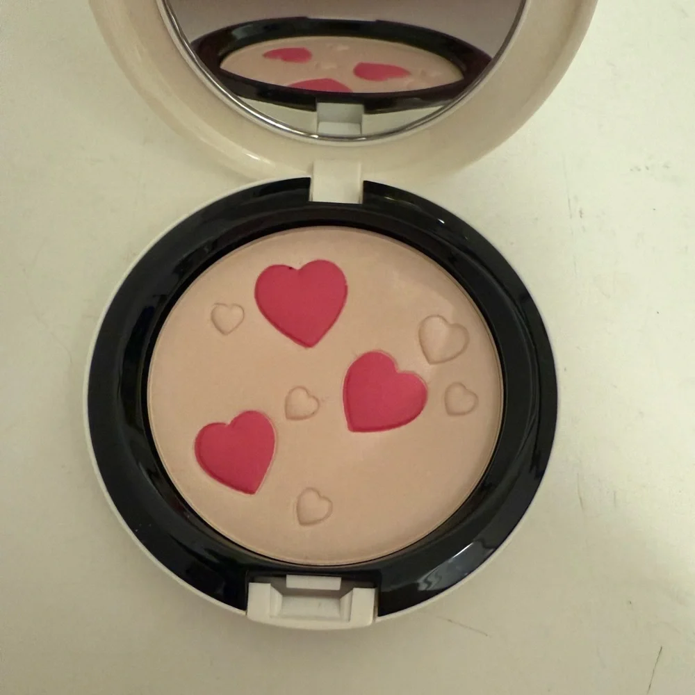MAC Cosmetics Archie's Girls Veronica’s Blush Pearlmatte Face Powder New RARE